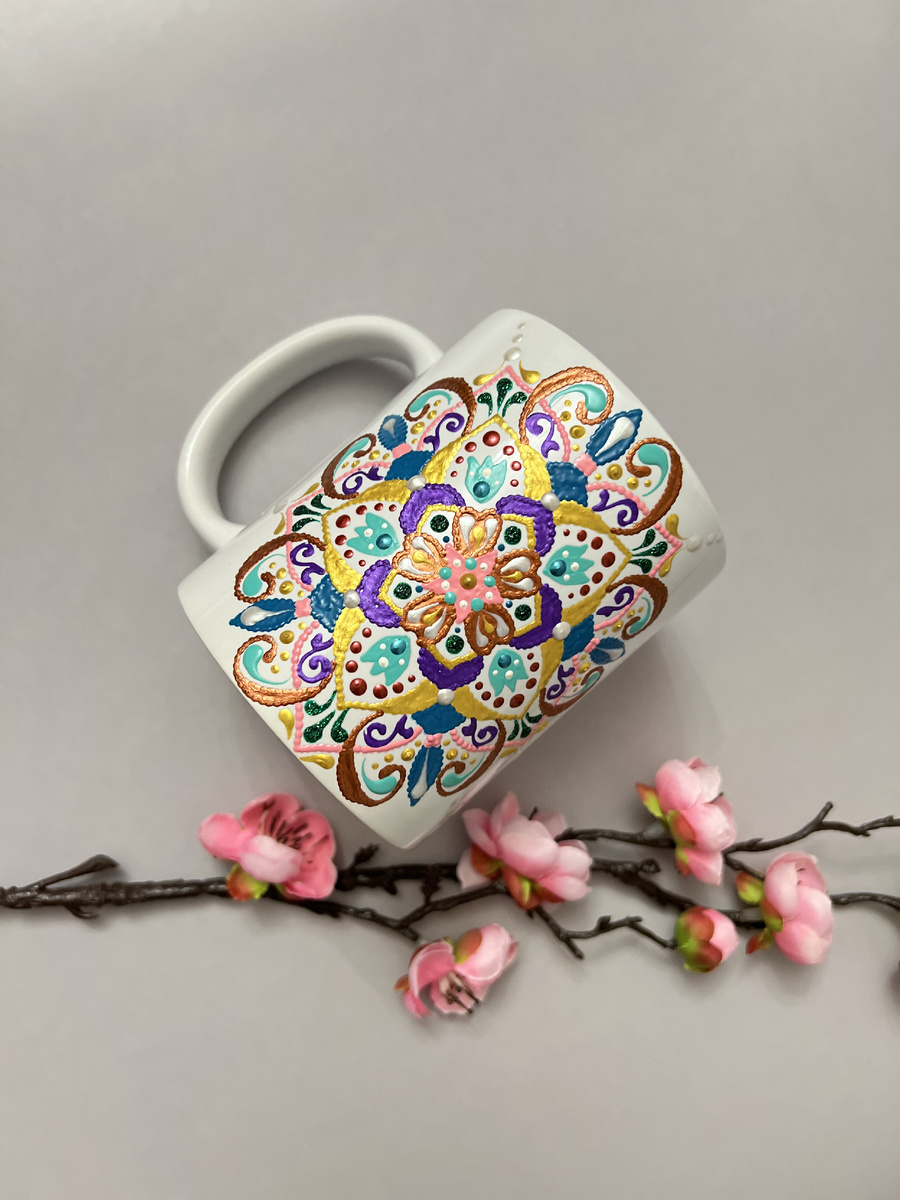 Сначала мандала — потом волшебство. Или наоборот. В общем, бокал не скучает!