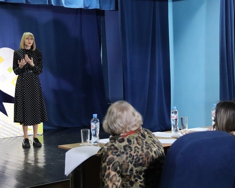     Курян приглашают принять участие в поэтическом конкурсе «Россия - земля моя!»