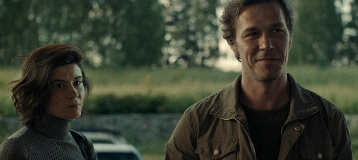 Главный герой с женой