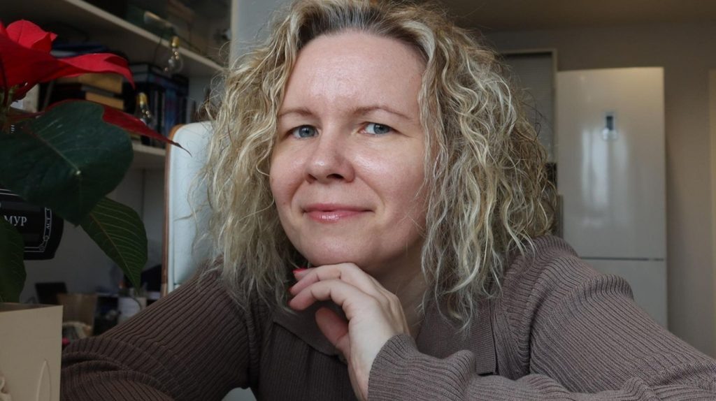     «Для меня книга начинается со сцены — яркой, как в кино». Интервью с писательницей Светланой Гусевой Антон Бахарев