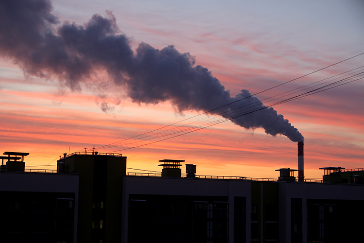    По оценкам Росстата, промышленность в июне снизилась на 1,7% м/м SA после роста на 2,5% м/м в мае.   
Фото: © Maksim Konstantinov / Global Look Press / www.globallookpress.com