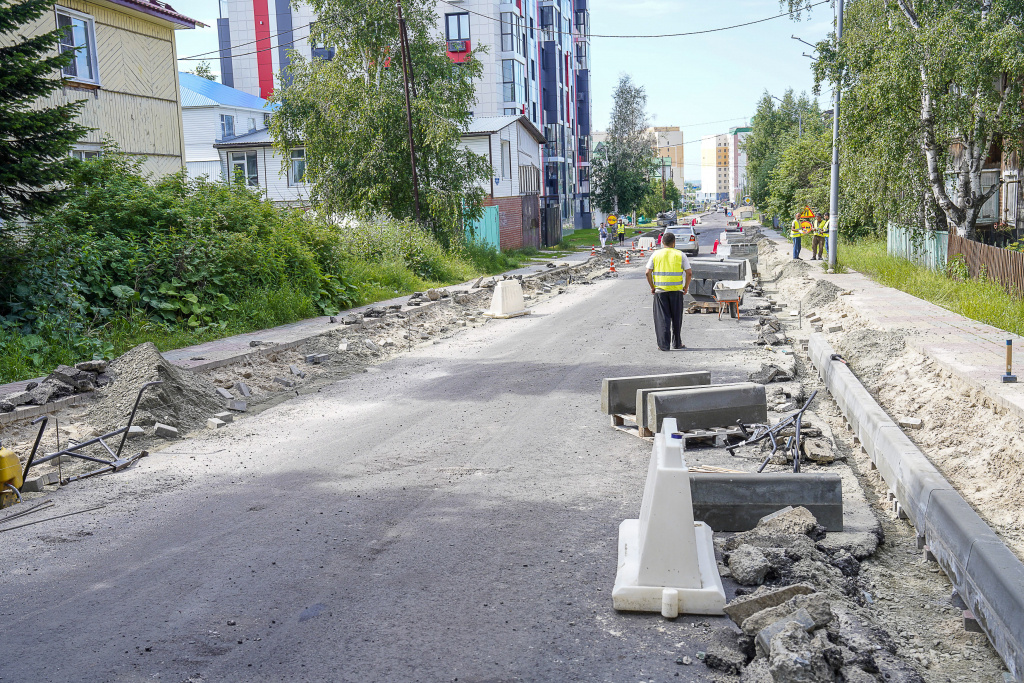    В Сургуте в этом году обновят 10 участков тротуаров