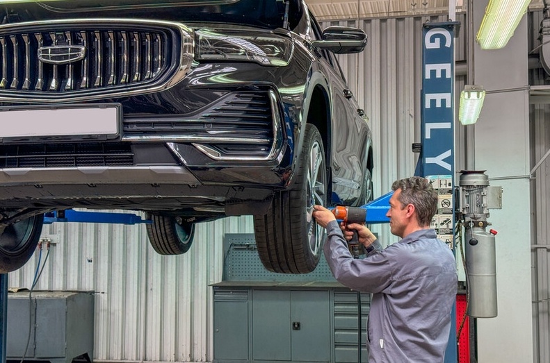 Geely Monjaro в автосервисе