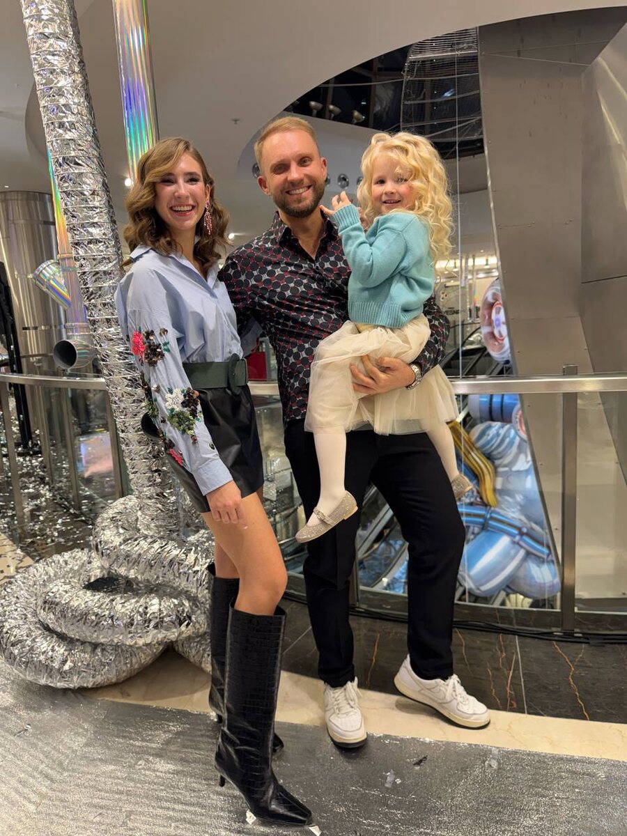 Дмитрий с дочерьми Вероникой и Викторией