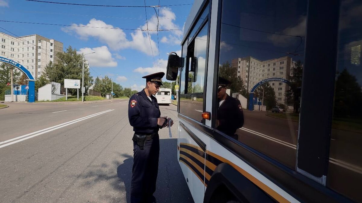     17 нарушений ПДД выявили полицейские в ходе проверки автобусов Красноярска