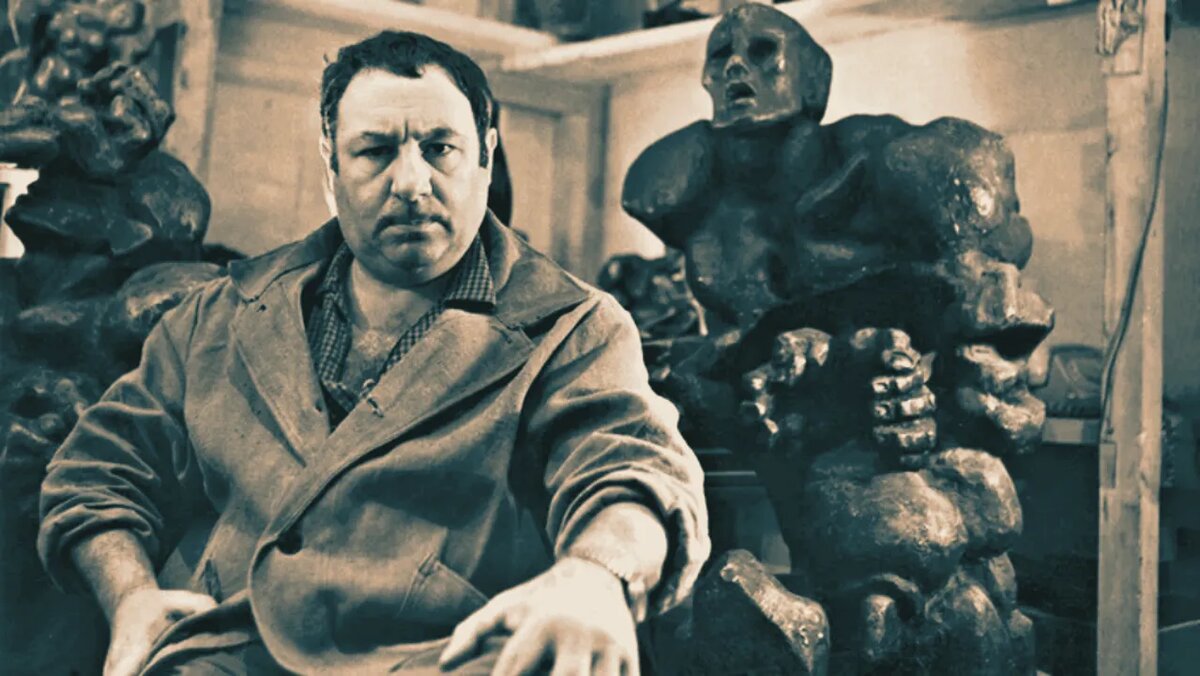 Эрнст Неизвестный в своей московской студии