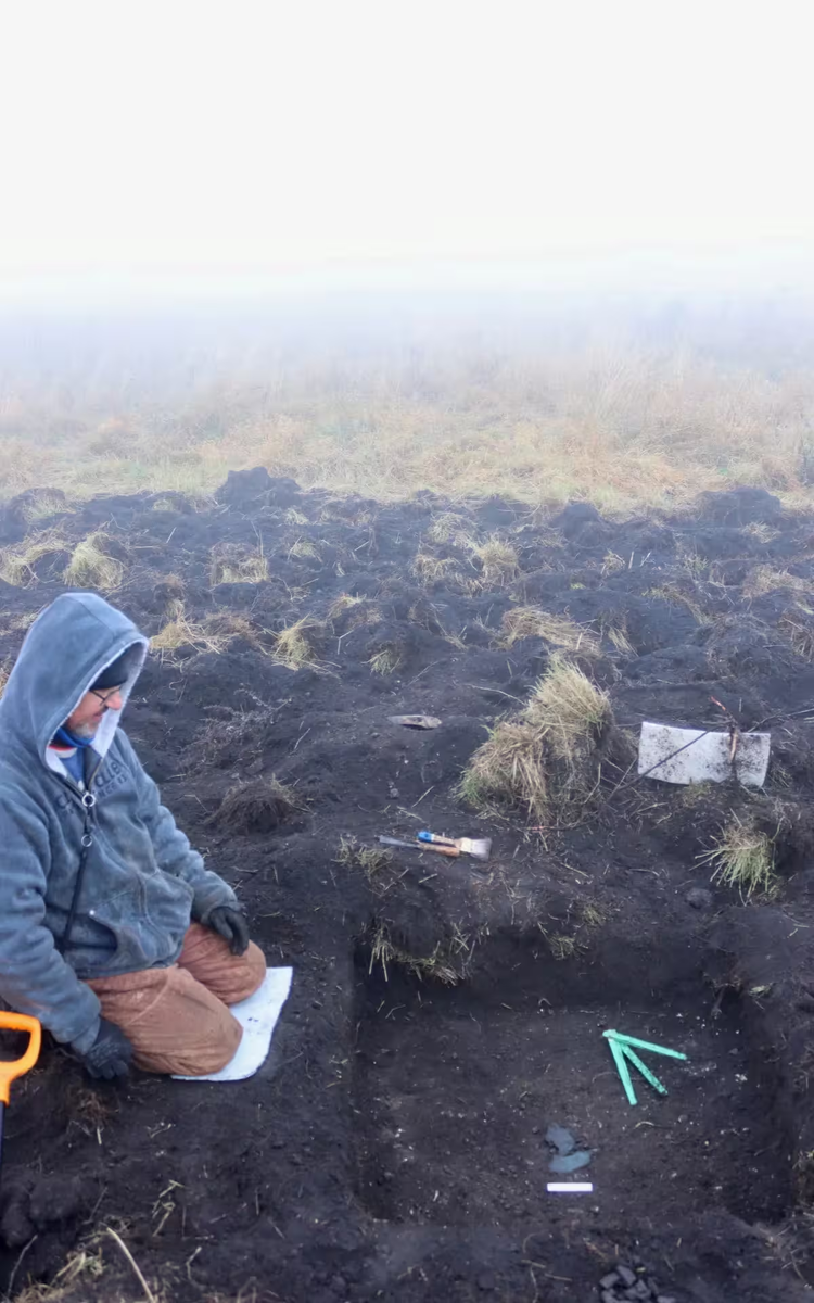 Археологи на месте обнаружения фрагментов брони. Фото: Muzeum města Brna