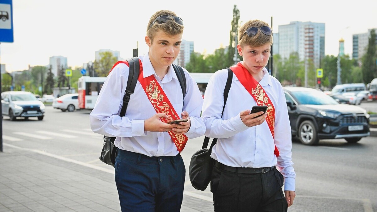 Новый законопроект позволяет регионам решать, кто после девятого класса пойдет в десятый, а кто — в ПТУ. Источник: 1MI