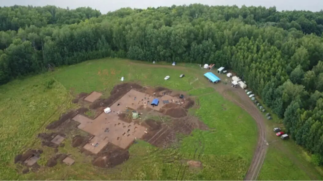    В этом году удалось провести обследование 1800 кв.м территории древнего могильника. Фото: Институт археологии Российской академии наук