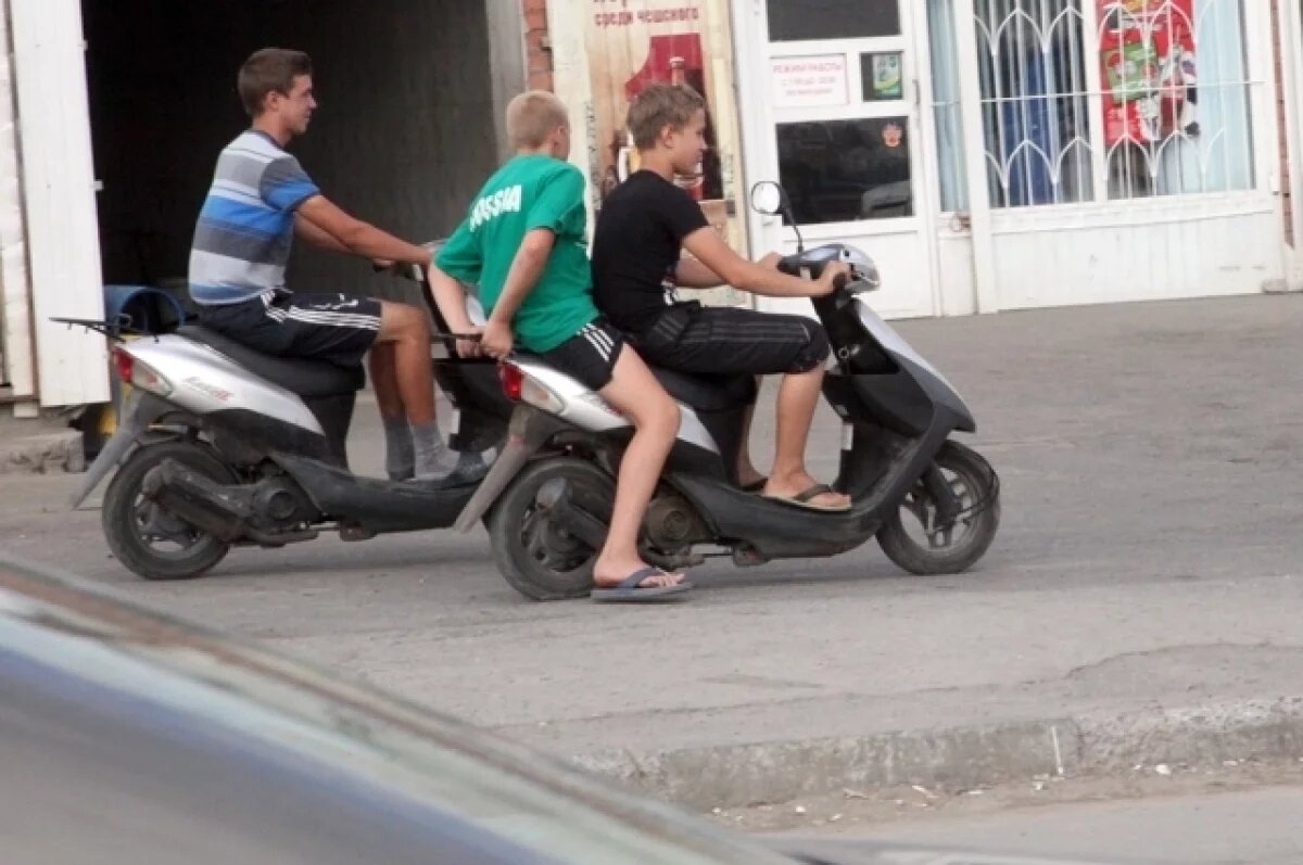    Подросток на мопеде попал в аварию в Омске