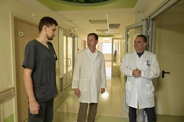    Фото: Пресс-служба администрации Сочи/ Мэр Сочи навестил пострадавших в больнице.