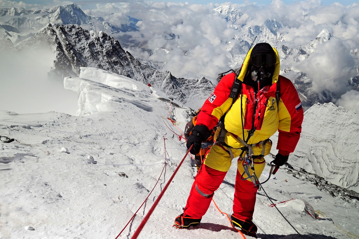    Сергей Рязанский во время восхождения на Эверест