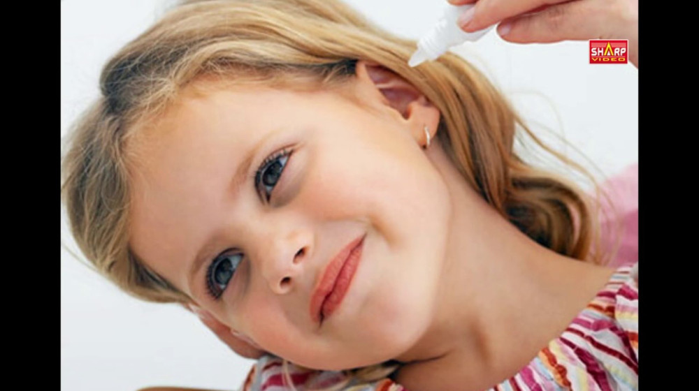    Не трогай мои уши!