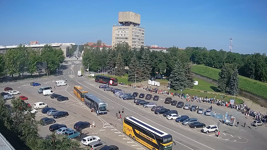    Нарва, Эстония. Очередь у границы с Россией, 25 июля 2025 года. Автор фото: balticlivecam.com/снимок с видео