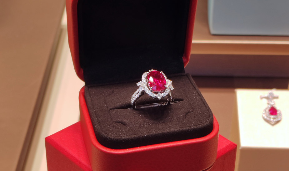 Золотое кольцо с рубином 