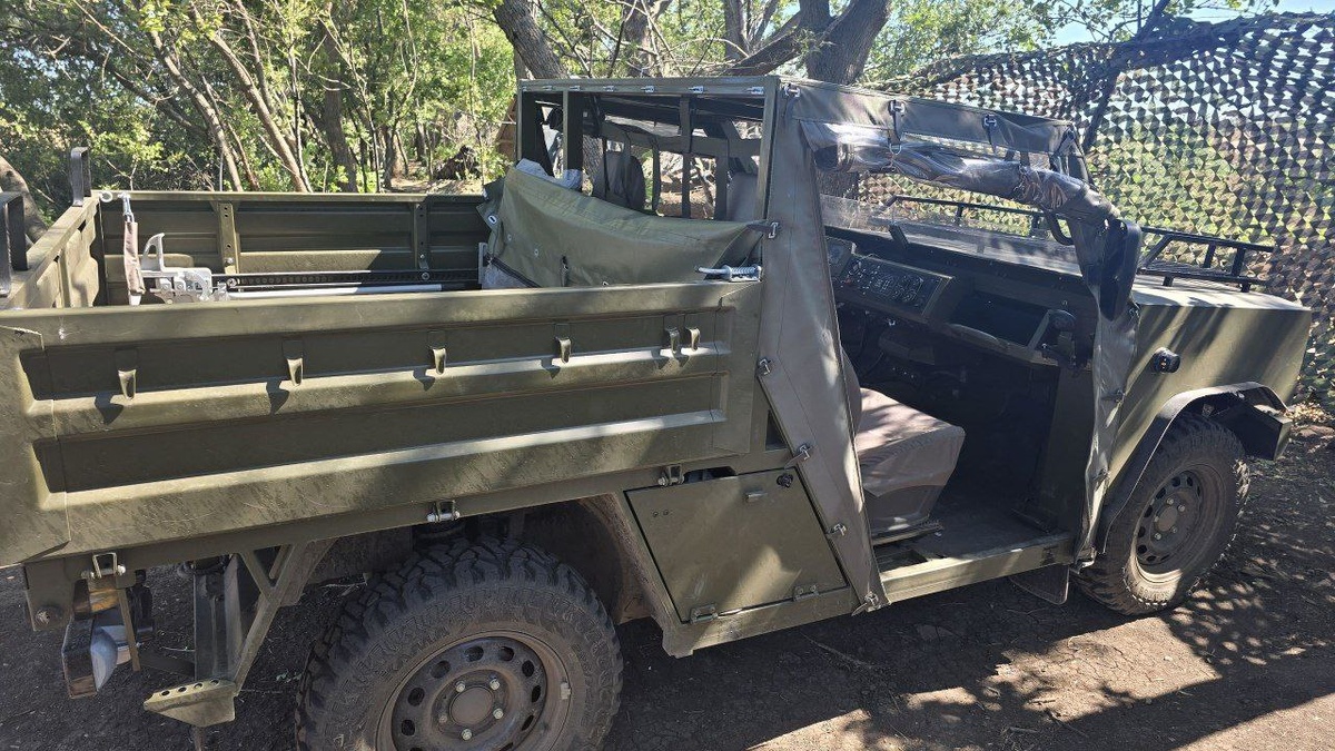   Военный транспортёр на базе советской «Нивы»