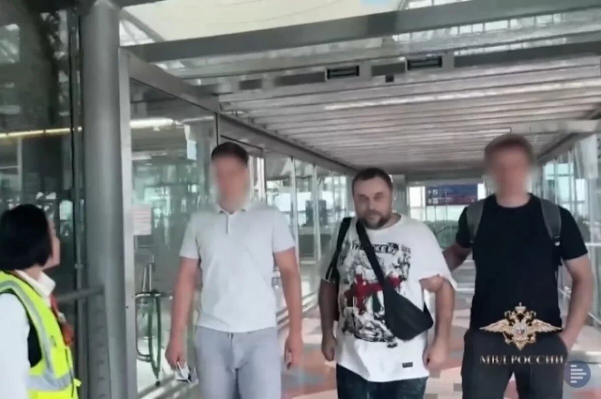    Главаря действовавшей в Самарской и Ульяновской областях ОПГ доставили в РФ