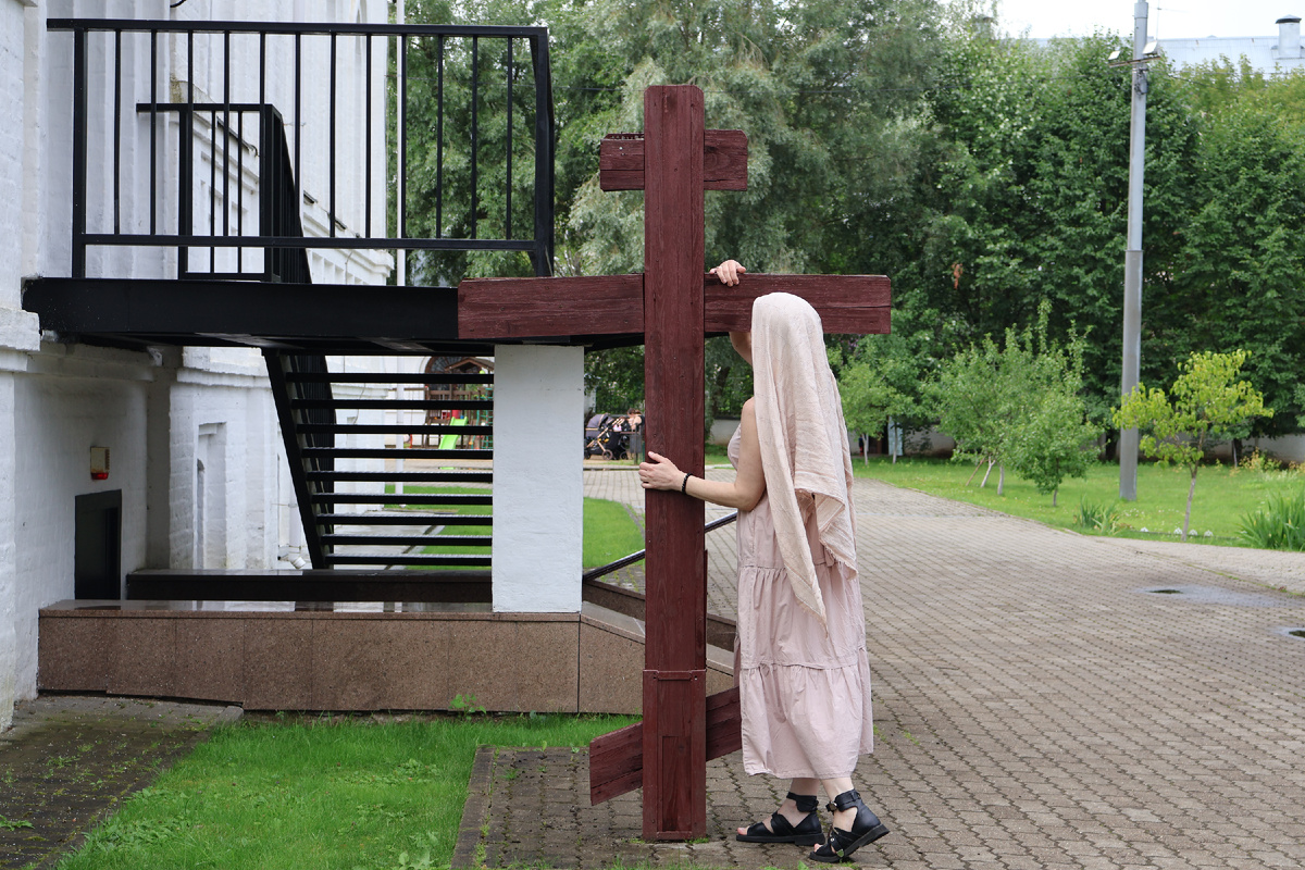 В объективе Маруси. Это вчера, в Дедовске, на территории Георгиевского храма