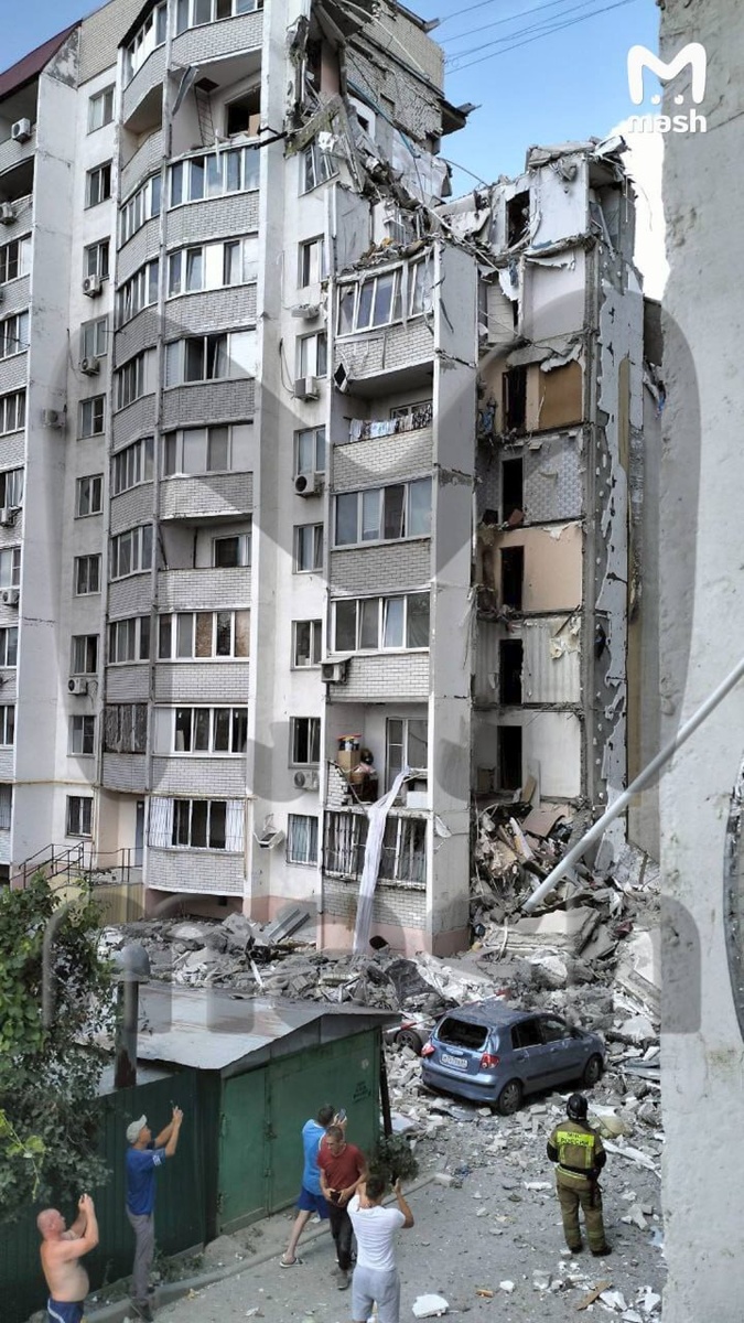 В России из-за взрыва обвалился подъезд жилого дома с первого по 10-й этаж