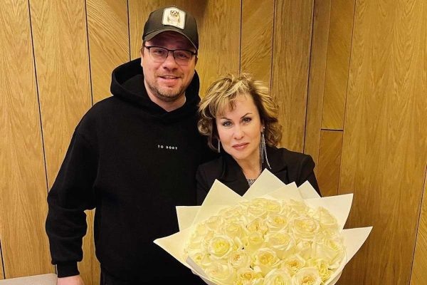    Гарик Харламов с мамой. Фото: МК