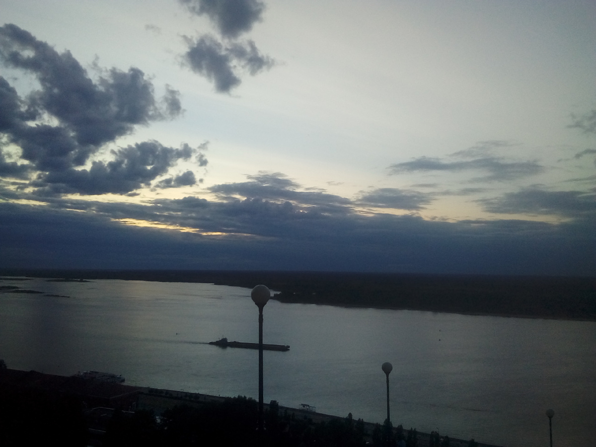 время было 8 вечера, делать было нечего