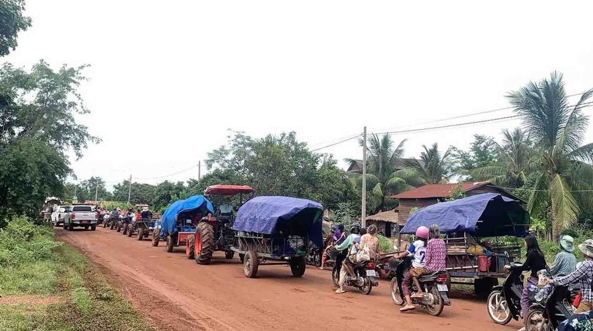    Жители эвакуируются из района границы Таиланда и Камбоджи в провинции Оддармеантьей, Камбоджа / Фото: Global Look Press / Phal Lim