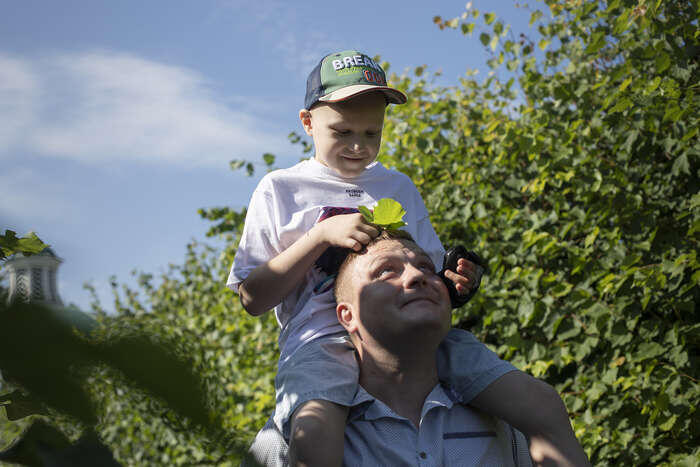 Дима с папой. Фото: Екатерина Фёдорова для свет.дети