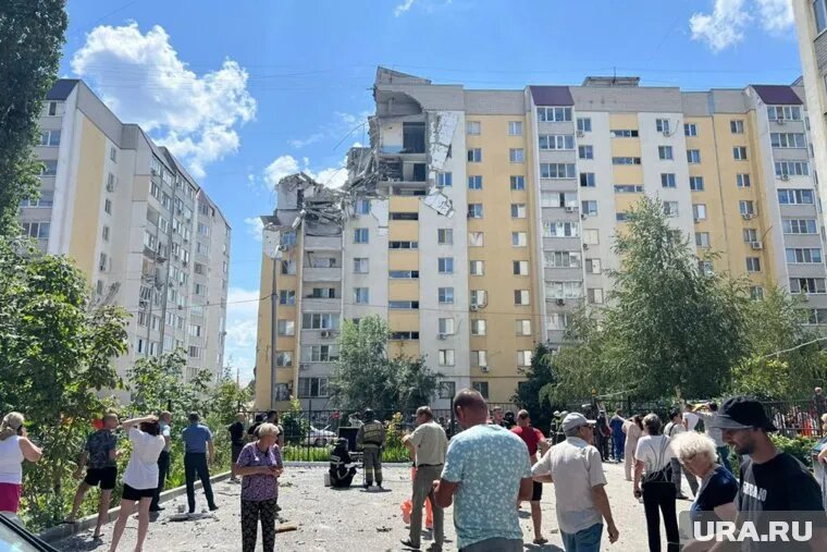 В результате взрыва обрушилась часть подъезда. Фото: Прокуратура Саратовской области