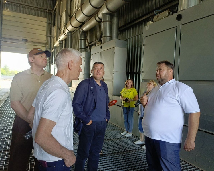     Александр Хинштейн осмотрел современный комбинат хлебопродуктов в Щигровском районе