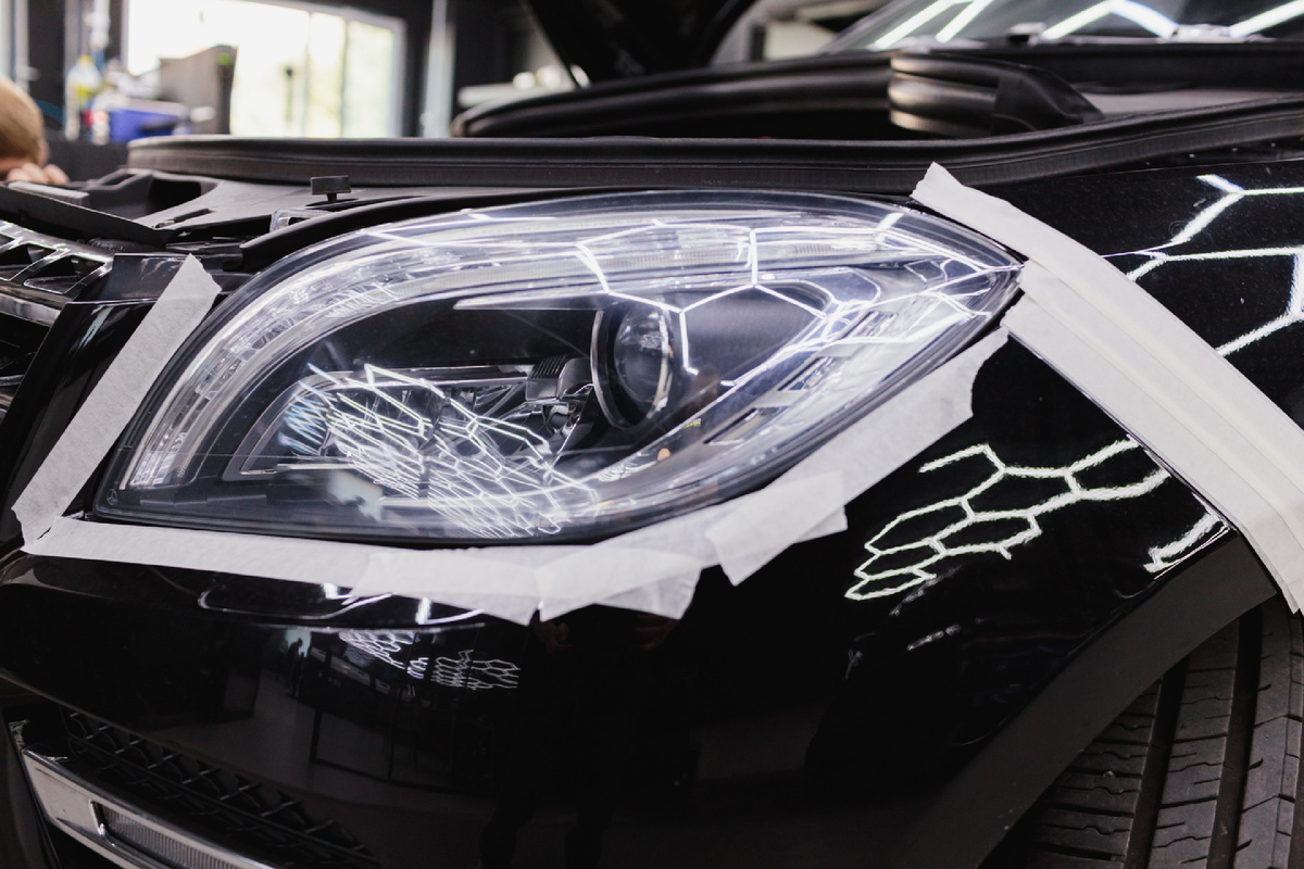 Источник фото: https://custom-heroes.ru/raboty/vid-uslugi/avtosvet/zamena-linz/mercedes-benz-ml-166-obnovlenie-adaptivnoy-optiki-s-ustanovkoy-bi-linz-aozoom/