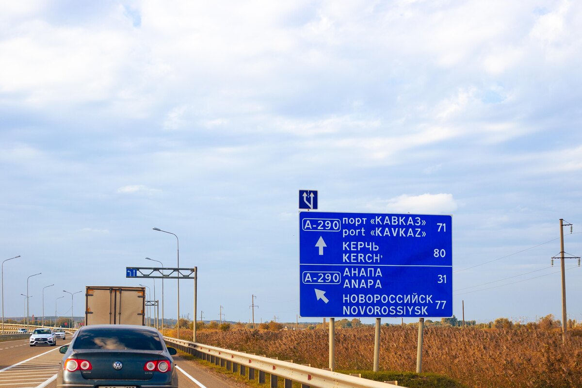 Трасса А-290, ведущая из Новороссийская в Керчь, архивное фото, фото:Garmasheva Natalia via Shutterstock/Fotodom.ru