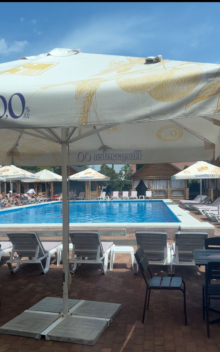 Бассейн в ресторане Дон