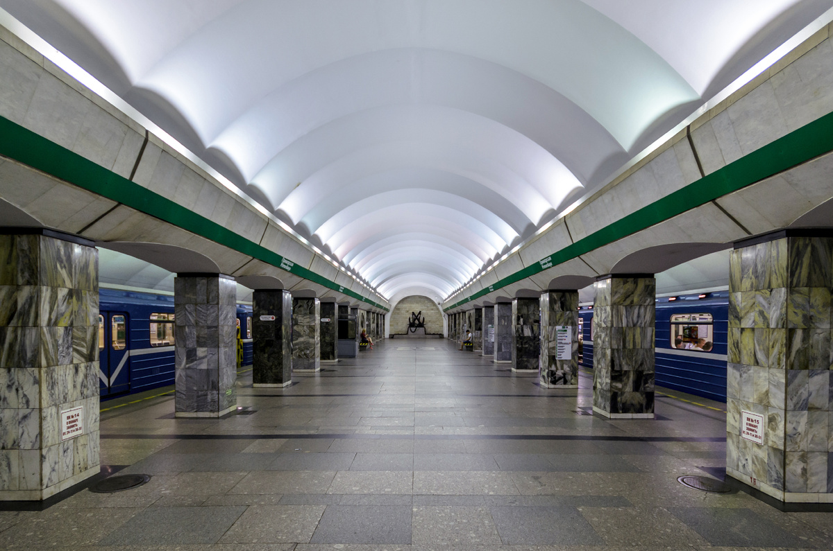 Станция Приморская украшена мрамором из Рускеалы (фото из Википедии)