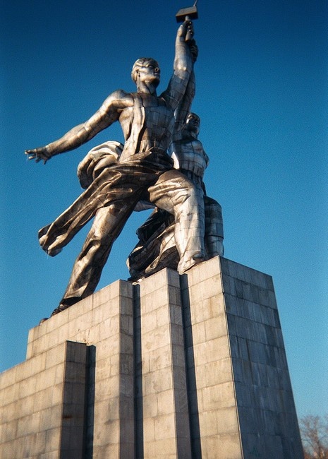 Рабочий и колхозница