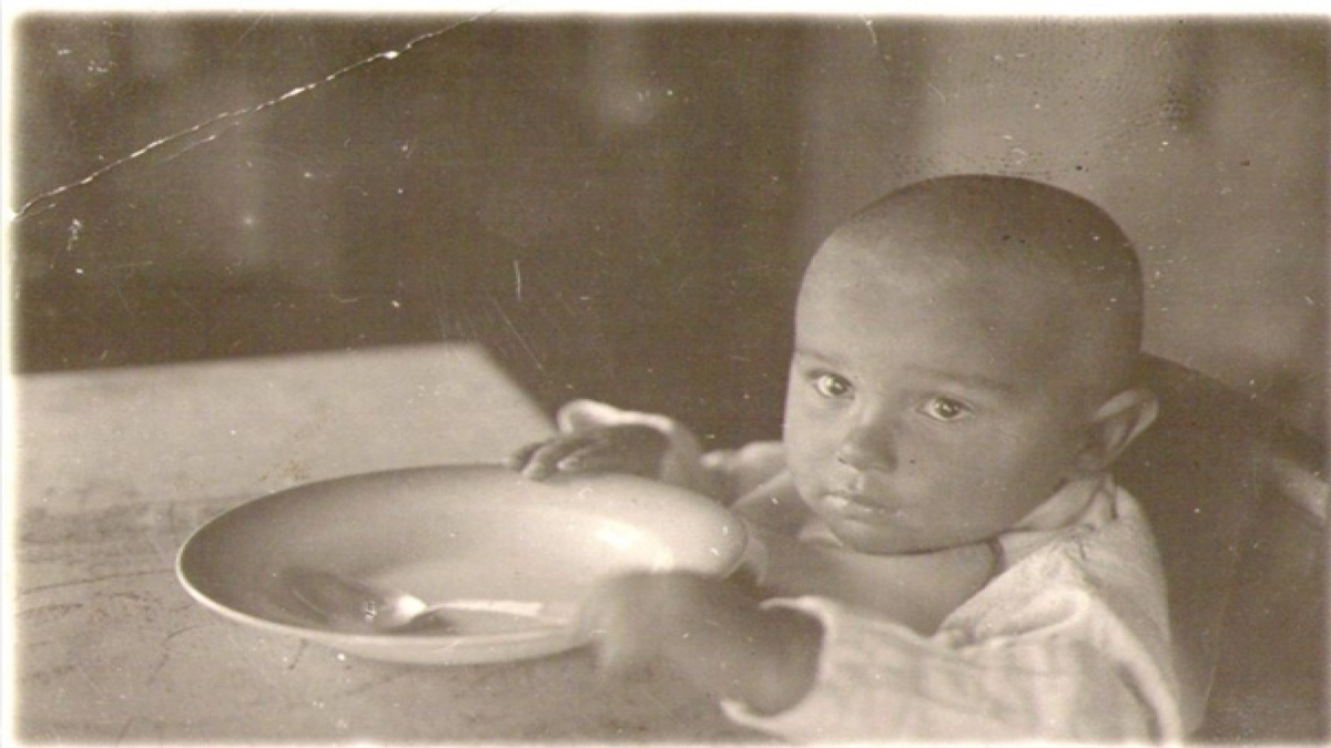 в 1930 году, в самом начале Великого поста, отца арестовали и отправили в тюрьму.