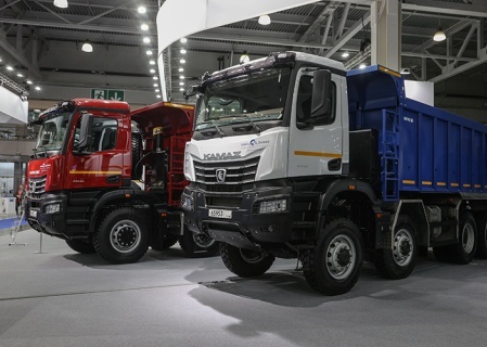    "КАМАЗ" обвинил импортёров и Центробанк России в сокращении рабочей недели и производства