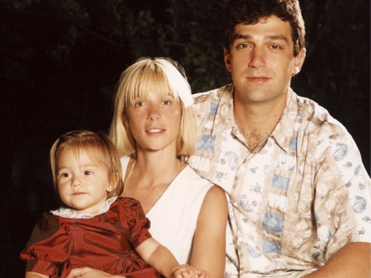 Анастасия в детстве с родителями. Фото социальные сети Анастасии/@nastyashubskaya