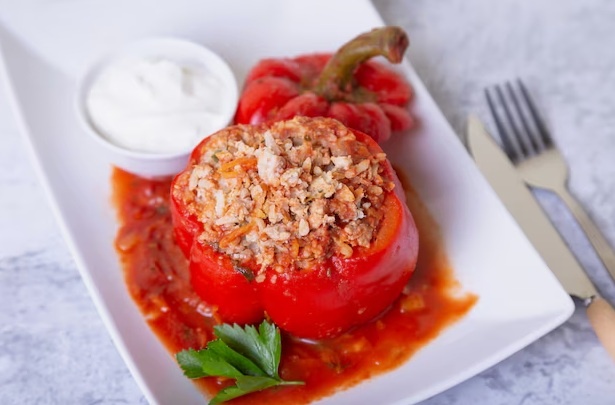 перец фаршированный мясом и рисом