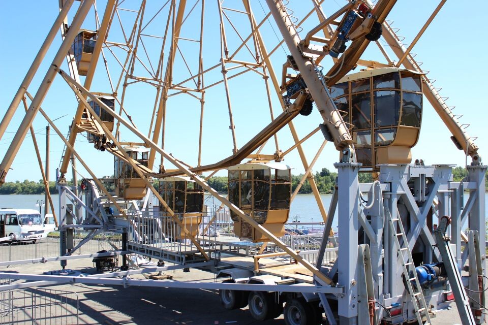    Запуск колеса обозрения в Барнауле. 25 июля 2025 года. Источник: Евгения Кочеткова/"Толк"