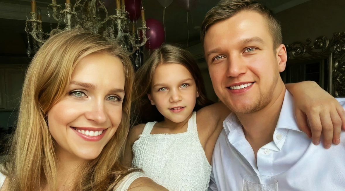 на фото Елена Дудина и Анатолий Руденко с дочерью