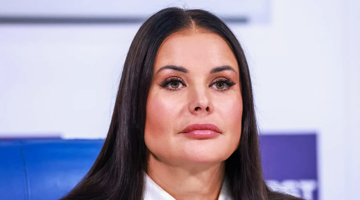 на фото Оксана Федорова 