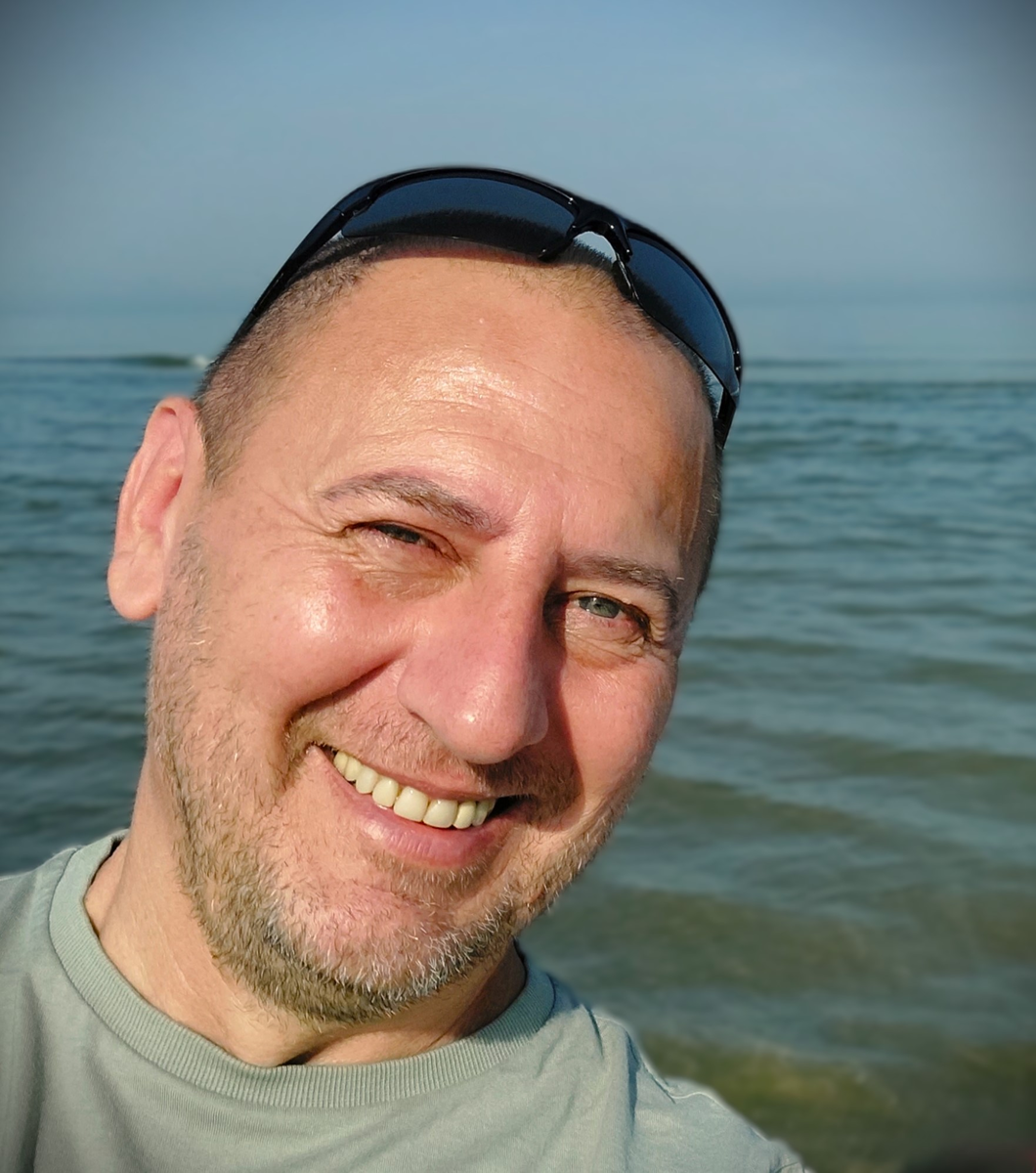 Источник изображения и биографии https://www.ruzyk.seafantasyart.com/