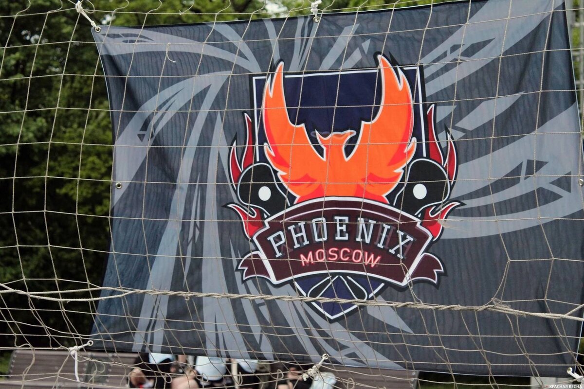 Флаг с логотипом клуба «Фениксы»