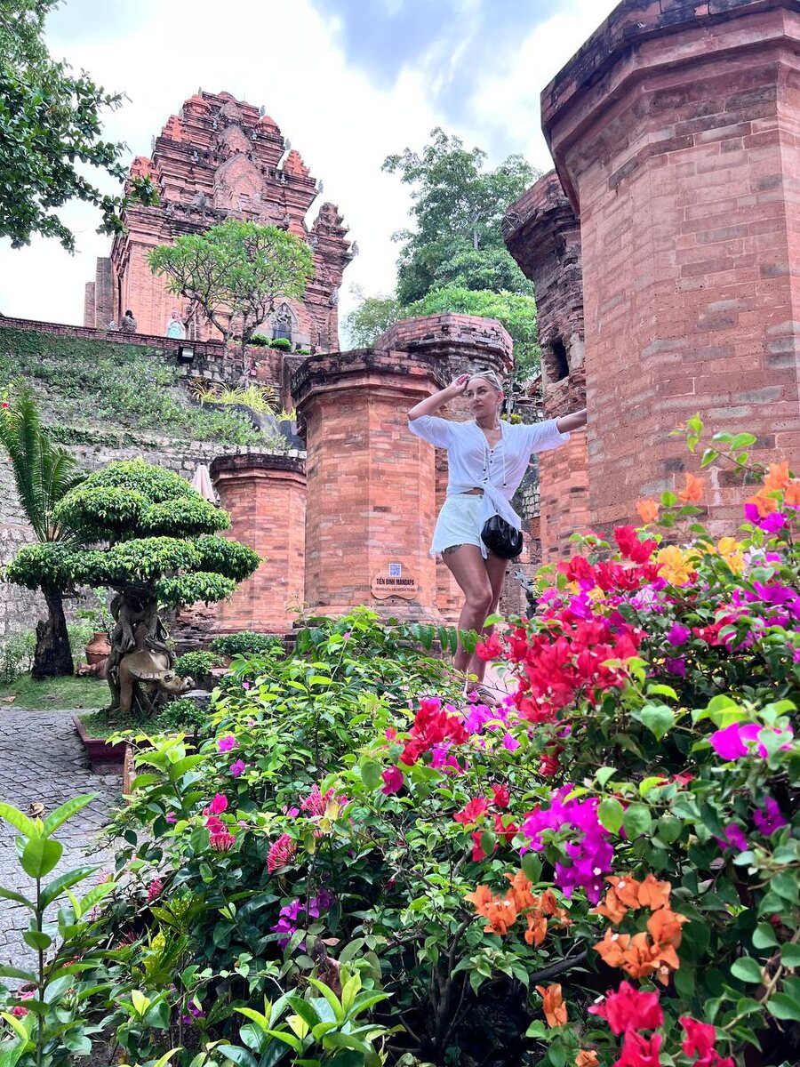 Начало посещения башен Понагар начинается именно с этого места.