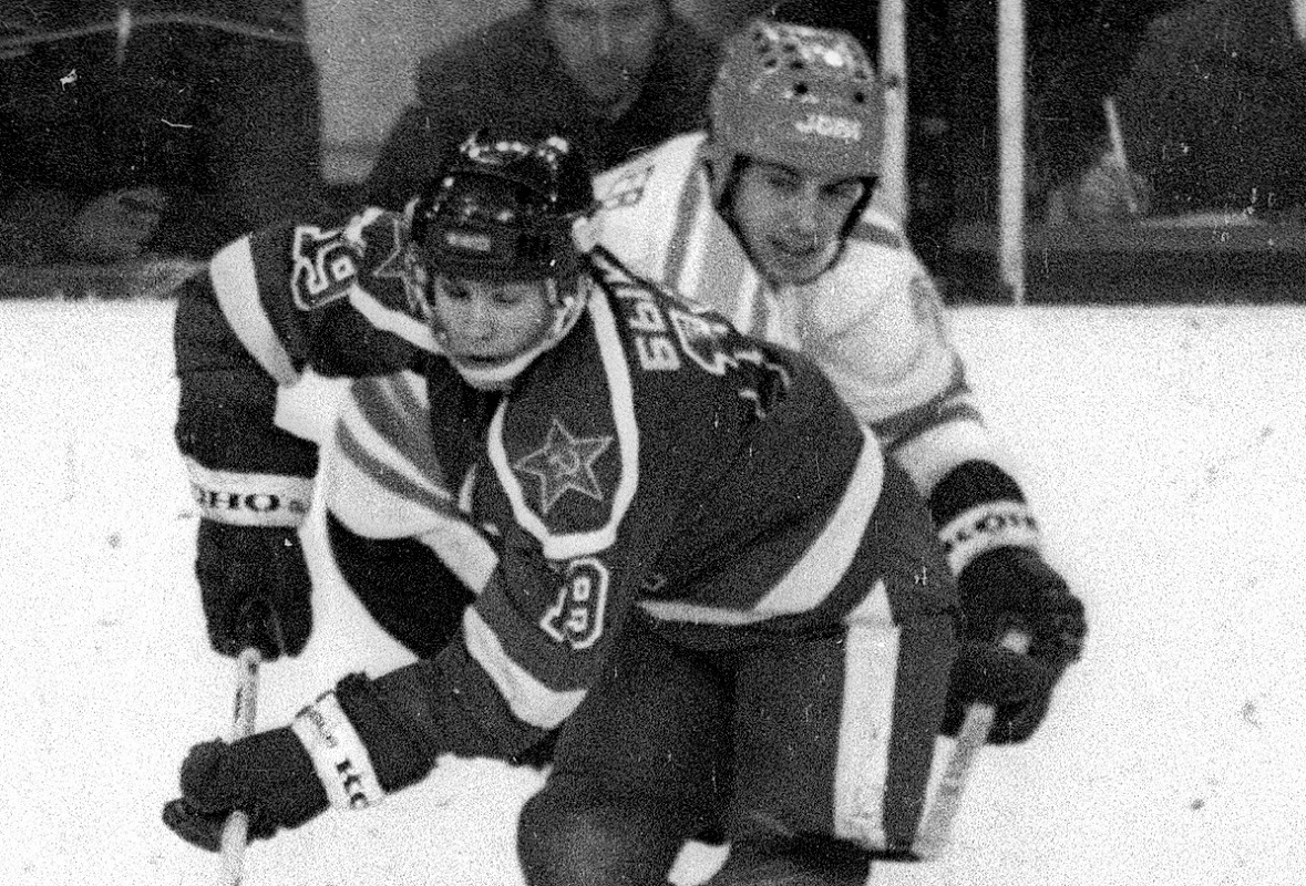 В игре Вячеслав Быков (слева). Фото photo.khl.ru