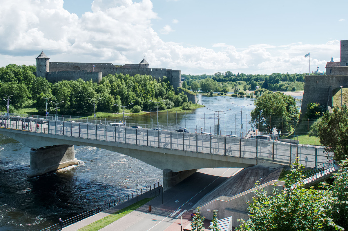 Мост Дружбы между Нарвой и Ивангородом © Sputnik
