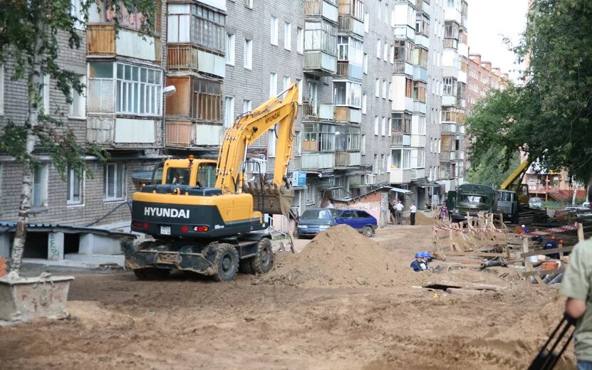    Контракт на ремонт 12 дворов заключили в Ижевске