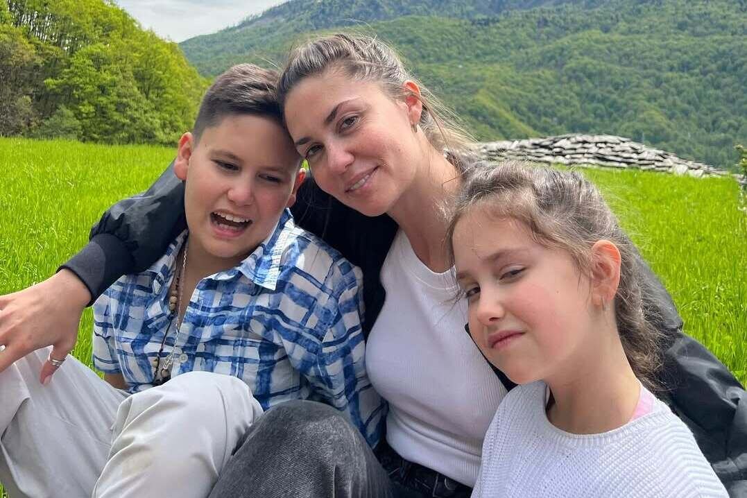 Агата Муцениеце с сыном и дочерью. Фото: соцсети/@agataagata
