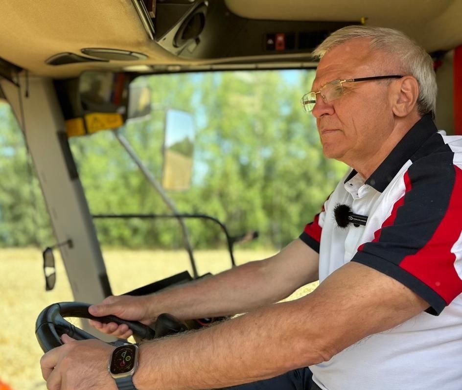    Так он вместе с работниками колхоза имени Куйбышева отметил День первого снопа