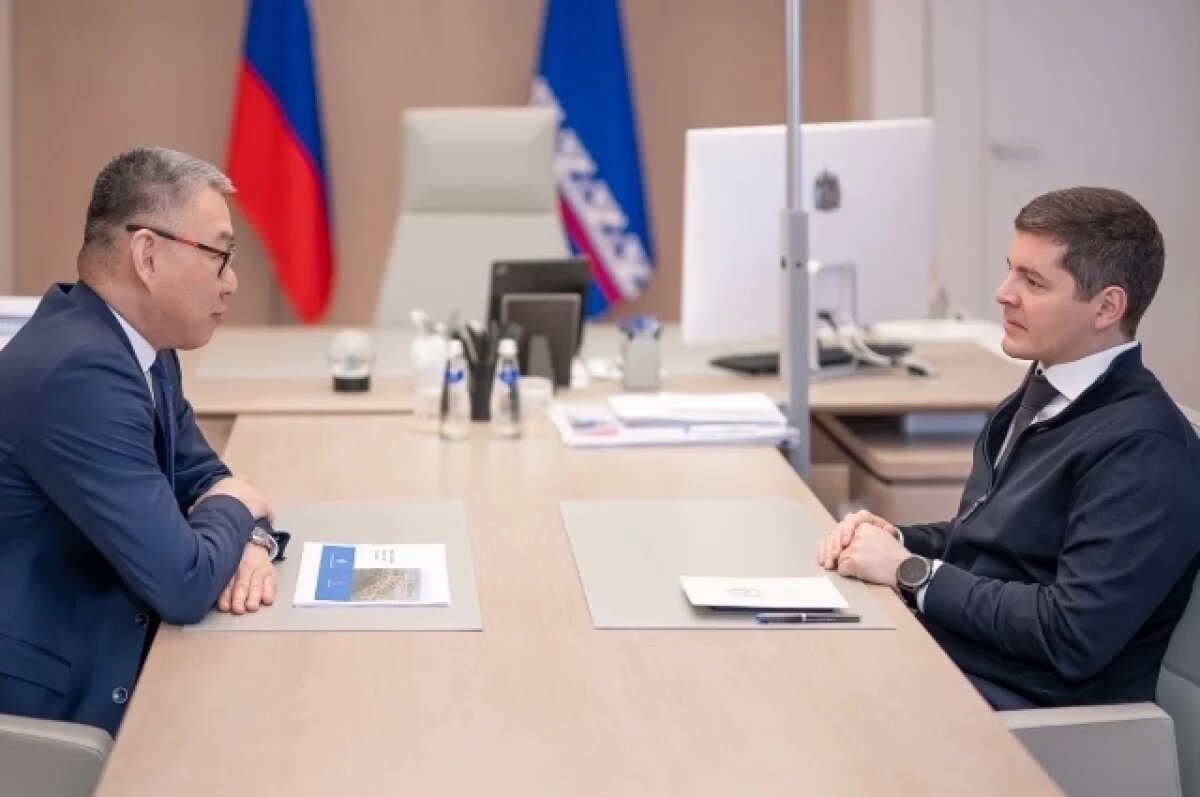    Глава Тазовского района передал личное оружие для бойцов СВО